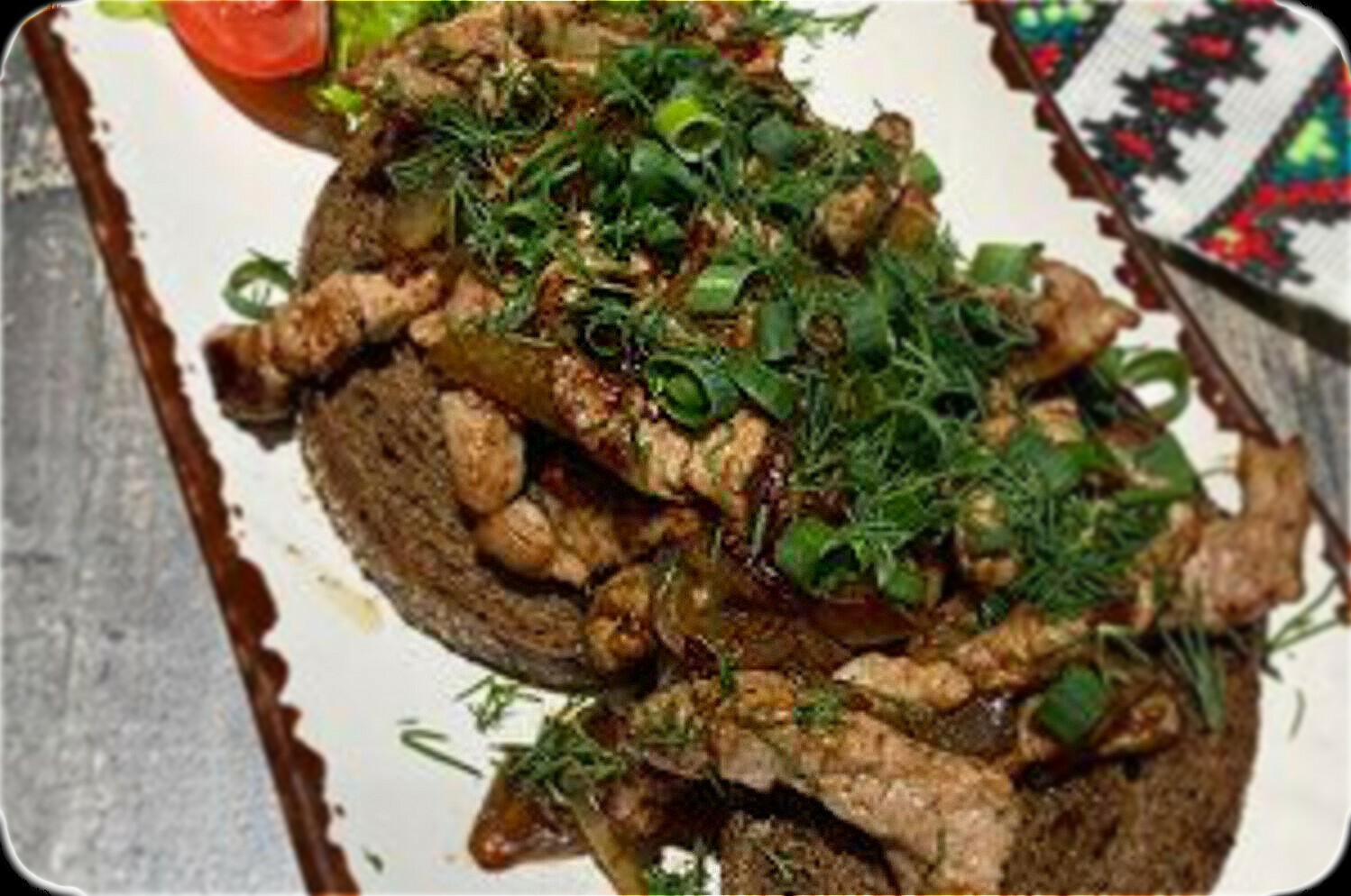 Мясная закусочка на гренках Мясная закусочка на гренках