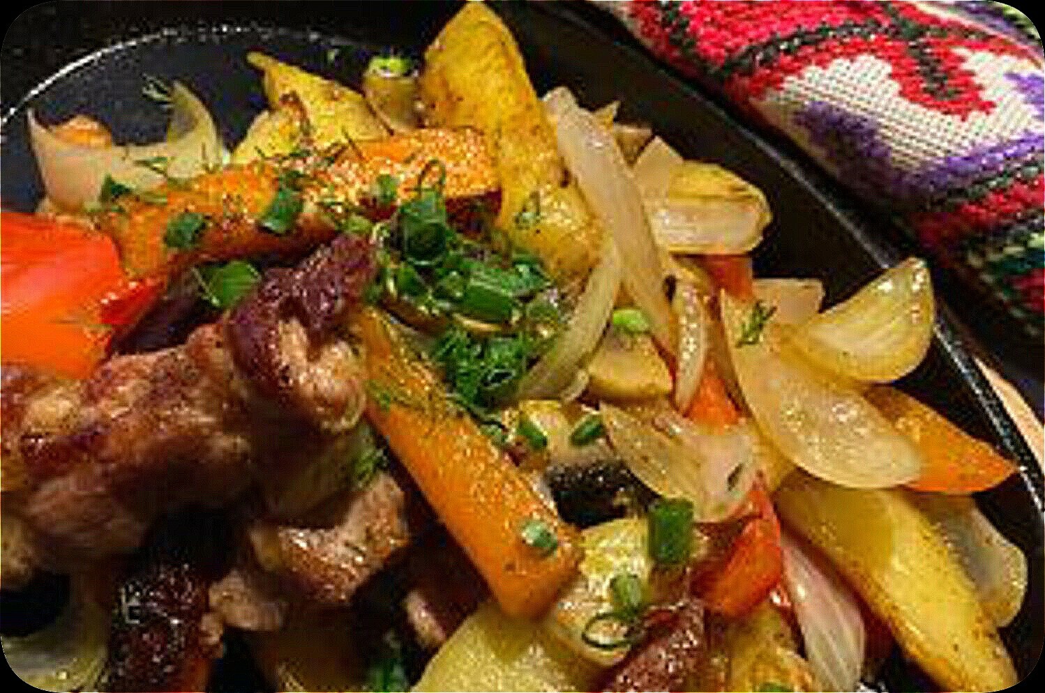 Свинина жареная с овощами на сковородочке Свинина жареная с овощами на сковородочке
